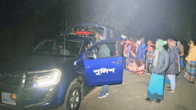 পুলিশ ঘটনাস্থল পরিদর্শন করে