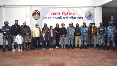 ৪৪ পর্যটককে উদ্ধার করেছে বাংলাদেশ কোস্ট গার্ড