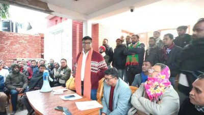 নির্বাচনি প্রস্তুতি সভায় বক্তব্য দিচ্ছেন লুৎফুল্লাহেল মাজেদ বাবু
