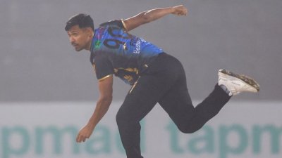 ডেথ ওভারে আবারও মোস্তাফিজ ঝলক।