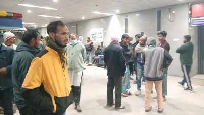 হাসপাতালে স্বজনদের ভিড়