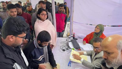 আগারগাঁওয়ে নির্বাচন ভবনে আপিল আবেদন করেন তাসনিম যারা