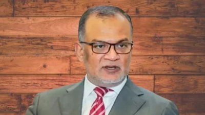 বেসামরিক বিমান পরিবহণ ও পর্যটন মন্ত্রণালয়ের উপদেষ্টা শেখ বশিরউদ্দীন