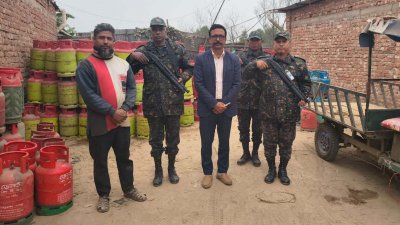 সদর উপজেলার রাধিকা বাজার এলাকায় অভিযান চালায় ভোক্তা অধিকার সংরক্ষণ অধিদফতর