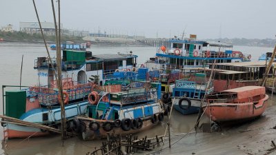প্রশাসনের আশ্বাসের পরিপ্রেক্ষিতে নৌযান মালিকরা ধর্মঘট প্রত্যাহার করে নিয়েছেন