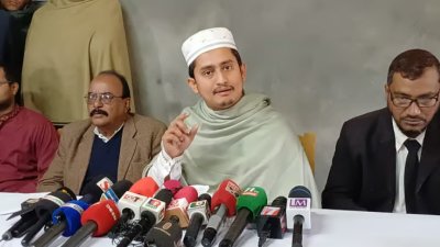 বুধবার দুপুরে এনসিপির পঞ্চগড় জেলা কার্যালয়ে সংবাদ সম্মেলনে কথা বলছেন সারজিস আলম