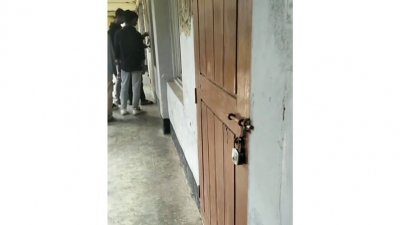 প্রধান শিক্ষকের কক্ষে তালা দিলো ৭ বিষয়ে ফেল করা শিক্ষার্থী
