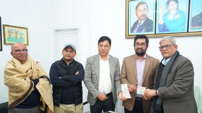 মির্জা ফখরুলের কাছ থেকে সদস্যপদ গ্রহণ করেন মীর আরশাদুল হক