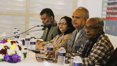 সংবাদ সম্মেলনে আয়োজক ও বিচারকরা