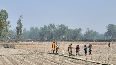 সীমান্ত এলাকায় পাকা রাস্তা নির্মাণের চেষ্টা