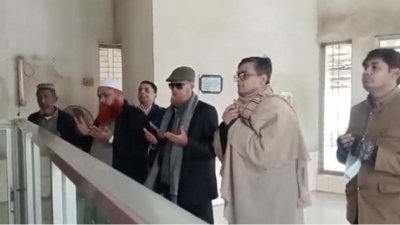 ময়মনসিংহে মাজার পরিদর্শন করেন প্রধান উপদেষ্টার প্রেস সচিব শফিকুল আলম