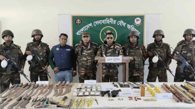 উদ্ধার হওয়া অস্ত্র
