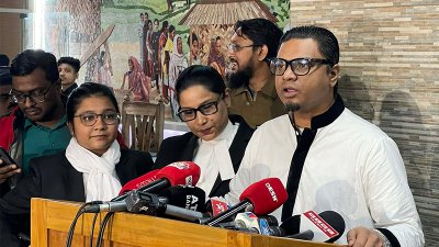 কথা বলছেন রাশেদ প্রধান
