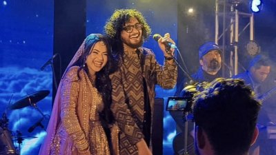 নিজের বিয়েতেও গাইলেন ‘শিরোনামহীন’ শেখ ইশতিয়াক!