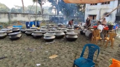 বাগেরহাটের মোংলা হেলিপ্যাড মাঠে আয়োজিত দোয়া মাহফিলে এ হামলার ঘটনা ঘটে