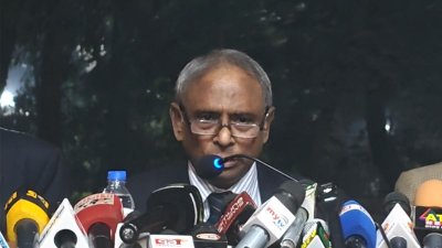আওয়ামী আমলে হওয়া তিন নির্বাচন নিয়ে কথা বলছেন হাইকোর্টের সাবেক বিচারপতি শামীম হাসনাইন। ছবি: বাংলা ট্রিবিউন