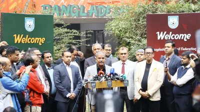 সংবাদ সম্মেলনে কথা বলছেন ক্রীড়া উপদেষ্টা আসিফ নজরুল।