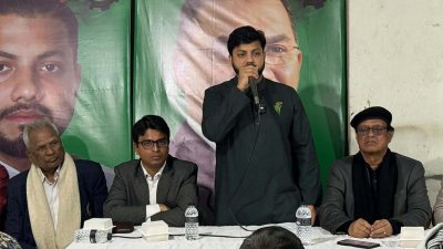 বক্তব্য দিচ্ছেন ইশরাক হোসেন