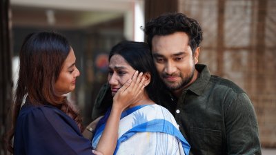 ‘সম্পর্কের গল্প’র দৃশ্যে তানজিম সাইয়ারা তটিনী, মনিরা আক্তার মিঠু ও ফারহান আহমেদ জোভান