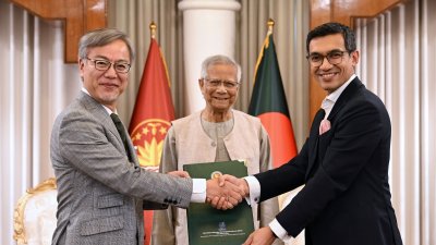 প্রধান উপদেষ্টা মুহাম্মদ ইউনূসের উপস্থিতিতে চুক্তিসই অনুষ্ঠান