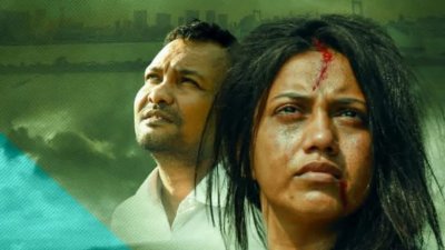 সিনেমার পোস্টারে দুই শিল্পী