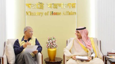 বাংলাদেশে নিযুক্ত সৌদি আরবের রাষ্ট্রদূতের সঙ্গে স্বরাষ্ট্র উপদেষ্টার সাক্ষাৎ