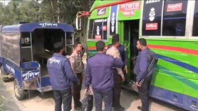 ধর্ষণের ঘটনায় বাসের চালক, হেলপারসহ তিন জনকে আটক করেছে পুলিশ