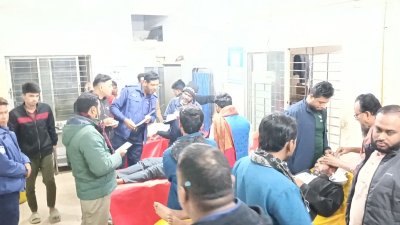 আহতদের সদর হাসপাতালে ভর্তি করা হয়েছে