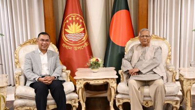 প্রধান উপদেষ্টা ড. মুহম্মদ ইউনূসের সঙ্গে বিএনপি চেয়ারম্যান তারেক রহমান। ছবি: প্রেস উইং