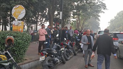 সভাস্থলে আসতে শুরু করেছেন আমন্ত্রিতরা