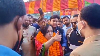 নির্বাহী ম্যাজিস্ট্রেট শাহরিয়ার হাসান খানের সঙ্গে বাকবিতণ্ডায় জড়িয়ে পড়েন রুমিন ফারহানা