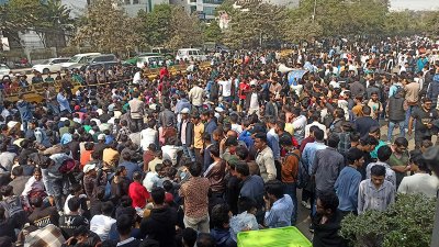 ইসি ঘেরাও ছাত্রদলের (ছবি: নাসিরুল ইসলাম)