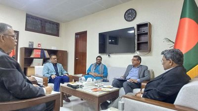 বৈঠকে ড. আলী রীয়াজসহ অন্যরা