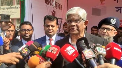 চাঁদপুরে সাংবাদিকদের সঙ্গে কথা বলেন অর্থ উপদেষ্টা