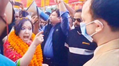 নির্বাহী ম্যাজিস্ট্রেটের সঙ্গে বাকবিতণ্ডায় জড়িয়ে পড়েন রুমিন ফারহানা