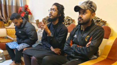 আটক তিন জন