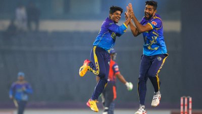 অলরাউন্ড নৈপুণ্যে ম্যাচসেরা মেহেদী।