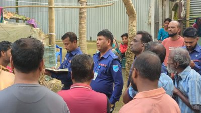 ধামরাই থানার ওসি নাজমুল হুদা খান ও পুলিশ পরিদর্শক (তদন্ত) শহীদুল ইসলাম ঘটনাস্থল পরিদর্শনে যান