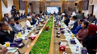 ঢাকা জেলা প্রশাসকের কার্যালয়ে আচরণবিধি সংক্রান্ত মতবিনিময় সভা এবং প্রতীক বরাদ্দ অনুষ্ঠান