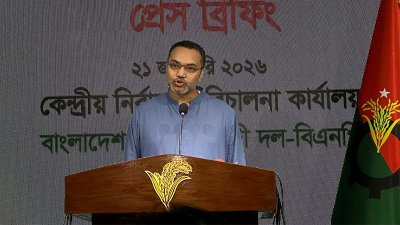 কথা বলছেন মাহদী আমিন