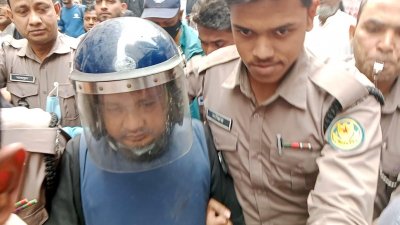আদালতে কামরুল হাসান রিপন