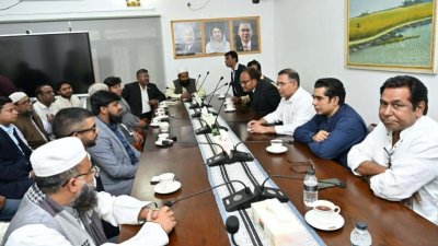 গুলশানে বিএনপি চেয়ারম্যানের রাজনৈতিক কার্যালয়ে এই বৈঠক অনুষ্ঠিত হয়