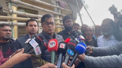 ধামরাই উপজেলার সানোড়া ইউনিয়নে বুচাই পাগলার মাজার পরিদর্শনে এসে সাংবাদিকদের সঙ্গে কথা বলেন প্রেস সচিব