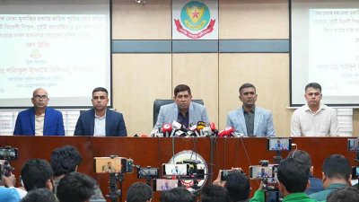 সংবাদ সম্মেলনে শফিকুল ইসলামসহ অন্যরা