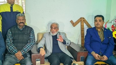 রবিবার দুপুরে রংপুর নগরীর সেনপাড়ার বাসবভনে সাংবাদিকদের সঙ্গে মতবিনিময় করেন জাপার চেয়ারম্যান জি এম কাদের
