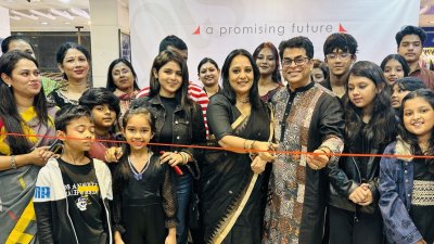 বিশ্বরঙ ট্যালেন্ট স্টেশন-এর দুয়ার খুললেন অপি করিম