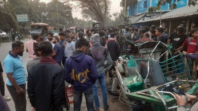 রাজশাহীর পুঠিয়ায় বাসের ধাক্কায় বিশ্ববিদ্যালয় শিক্ষার্থীসহ তিন জন নিহত