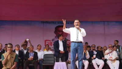 চট্টগ্রামে নির্বাচনি মহাসমাবেশে বক্তব্য দিচ্ছেন বিএনপি চেয়ারম্যান তারেক রহমান