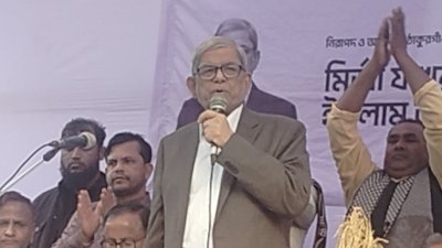 রবিবার বিকালে ঠাকুরগাঁও সদর উপজেলার কালিতলায় নির্বাচনি গণসংযোগে বক্তব্য দেন বিএনপির মহাসচিব মির্জা ফখরুল