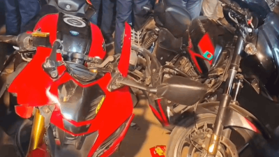 এসময় পুলিশের মোটরসাইকেলও ভাঙচুর করা হয়